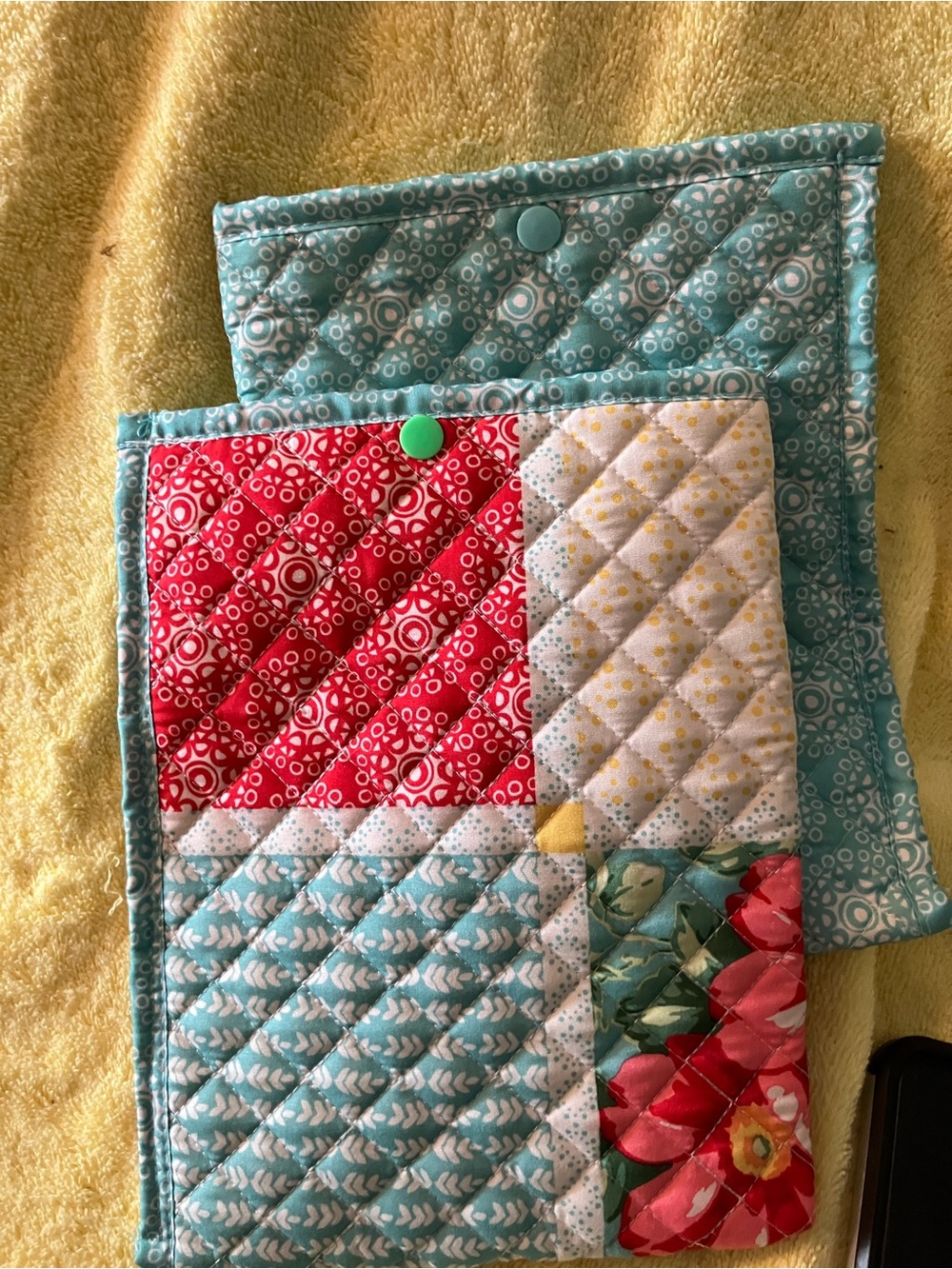 The Pioneer Woman Quilted Potholders Set of 2 Multicolor 7 in Floral